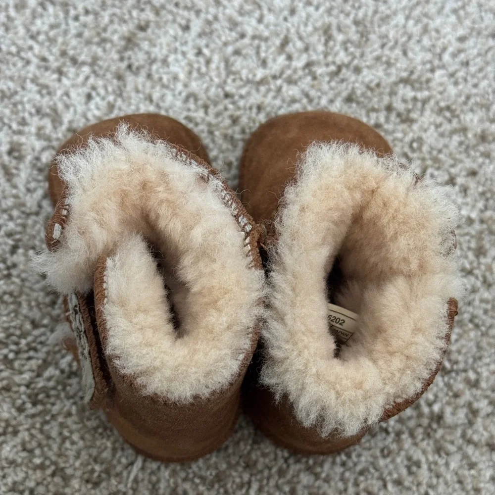 UGG Australia Brown unisex Baby Erin Booties